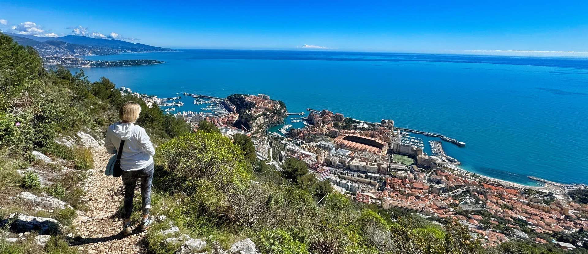 Vue du sentier de randonnée La Tête de Chien à LA Turbie